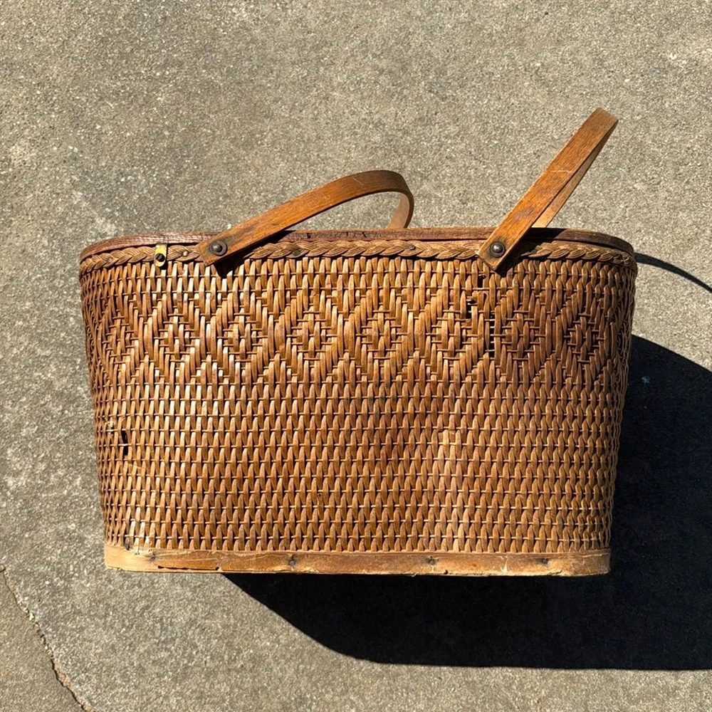 Basket Vintage Picnic Basket with Table Inside